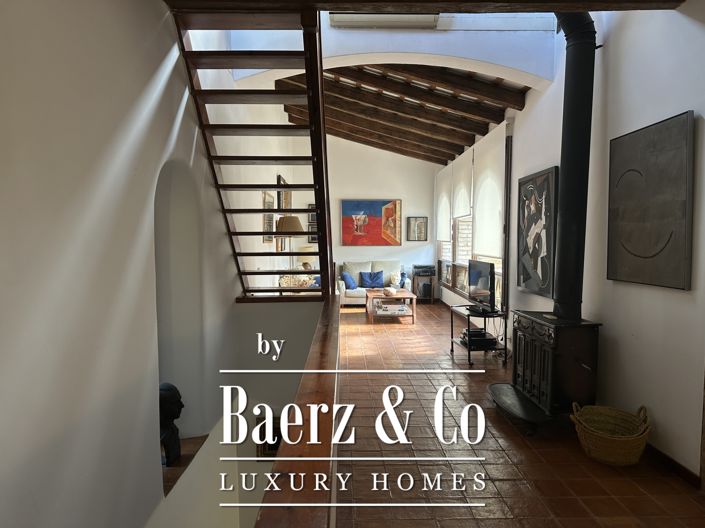 Image No.40-5 Bed Property for sale