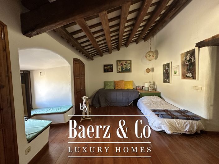 Image No.46-5 Bed Property for sale