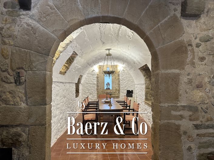 Image No.7-5 Bed Property for sale