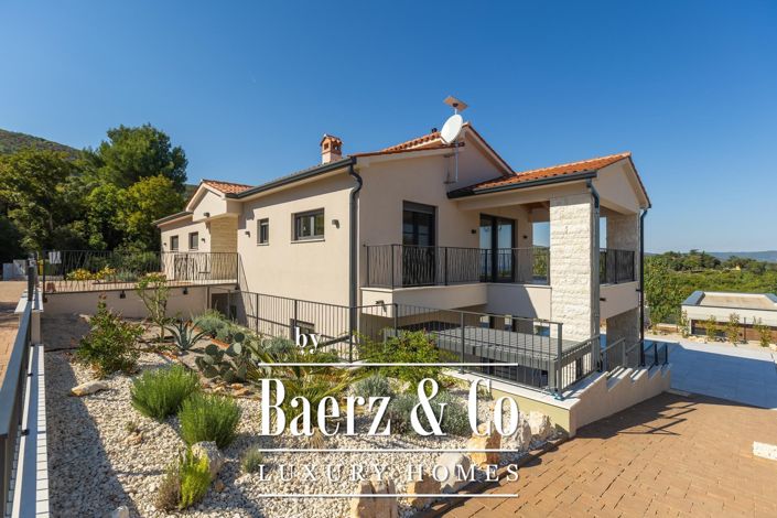 Image No.13-5 Bed Townhouse for sale