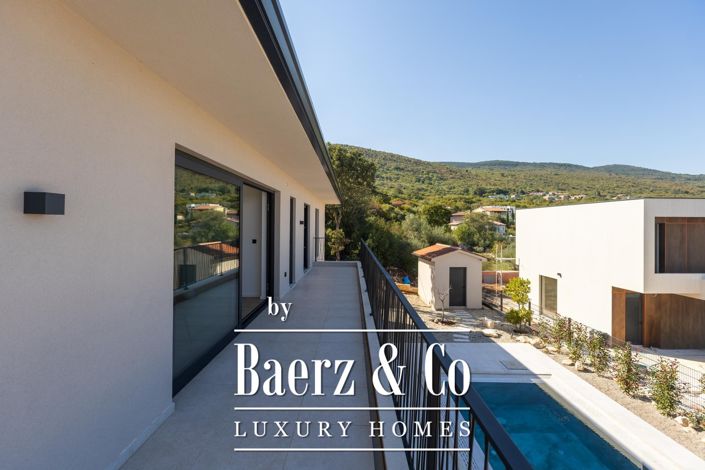 Image No.21-5 Bed Townhouse for sale