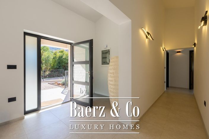 Image No.27-5 Bed Townhouse for sale