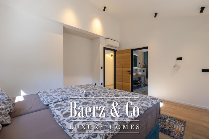 Image No.29-5 Bed Townhouse for sale