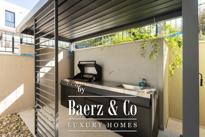 Image No.7-5 Bed Townhouse for sale