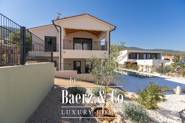 Image No.9-5 Bed Townhouse for sale