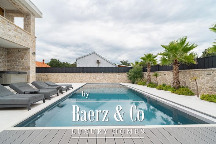 Image No.24-5 Bed Property for sale