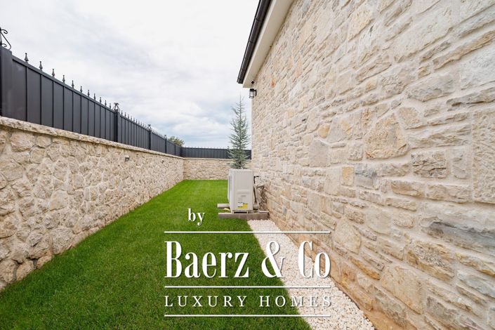 Image No.27-5 Bed Property for sale
