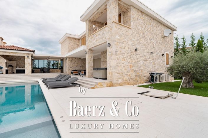Image No.28-5 Bed Property for sale