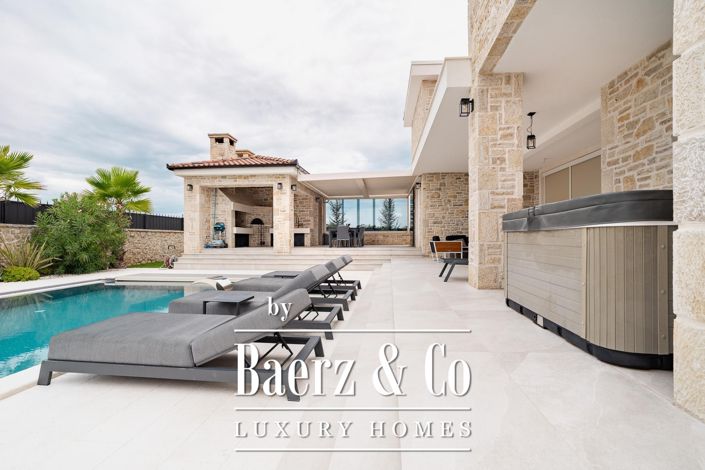 Image No.29-5 Bed Property for sale