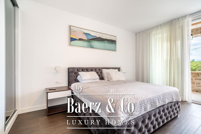 Image No.3-5 Bed Property for sale