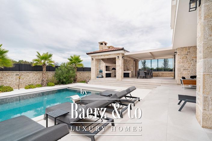 Image No.30-5 Bed Property for sale