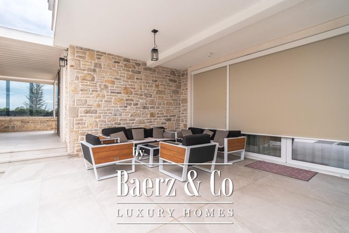 Image No.32-5 Bed Property for sale