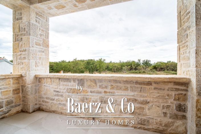Image No.5-5 Bed Property for sale
