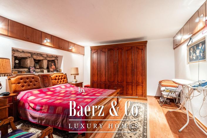 Image No.26-10 Bed Townhouse for sale