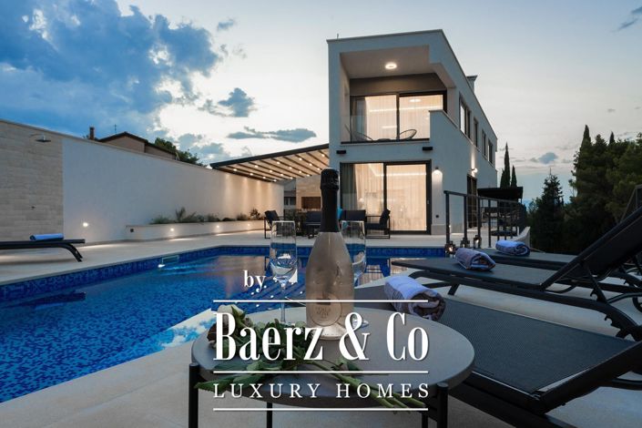 Image No.4-6 Bed Villa for sale
