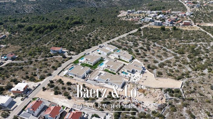 Image No.10-4 Bed Villa for sale
