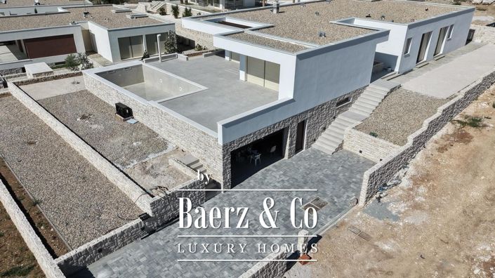 Image No.3-4 Bed Villa for sale