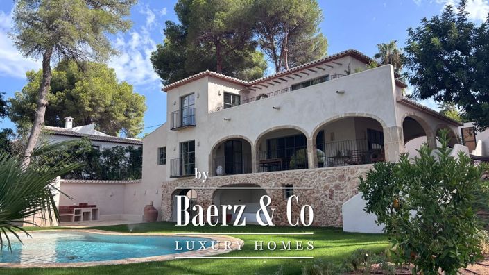 Image No.2-4 Bed Villa for sale