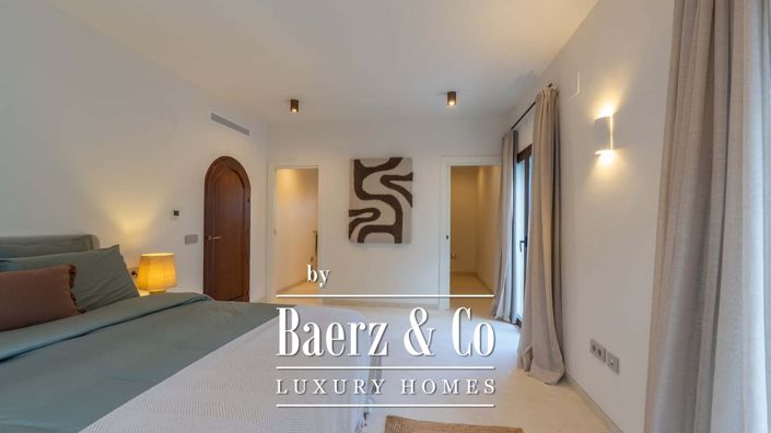 Image No.28-5 Bed Villa for sale