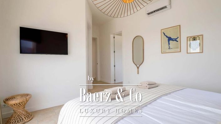 Image No.20-8 Bed Villa for sale
