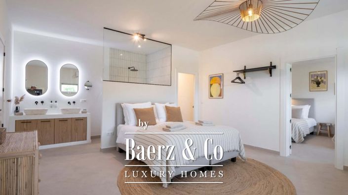 Image No.35-8 Bed Villa for sale
