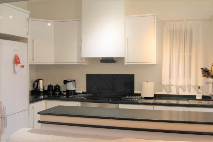 Image No.10-3 Bed Townhouse for sale