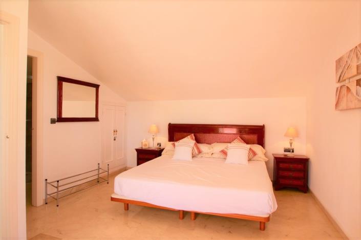 Image No.13-3 Bed Townhouse for sale