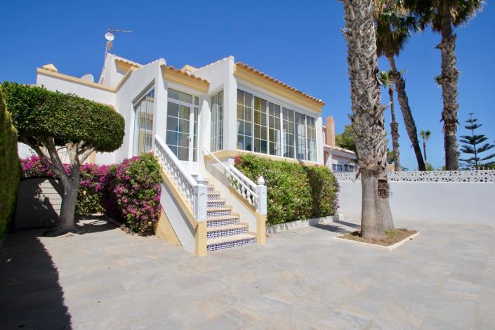 Image No.1-3 Bed Villa / Detached for sale