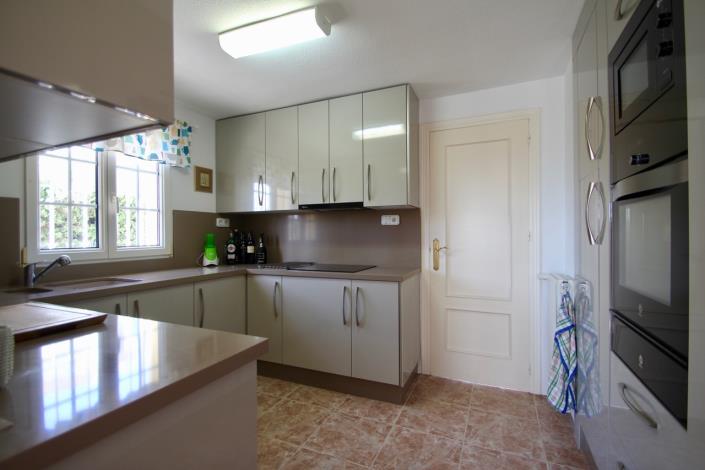 Image No.10-3 Bed Villa / Detached for sale