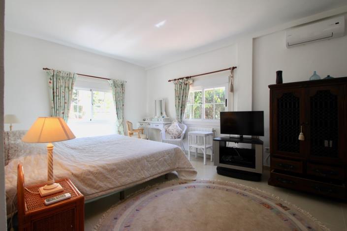 Image No.15-5 Bed Villa / Detached for sale