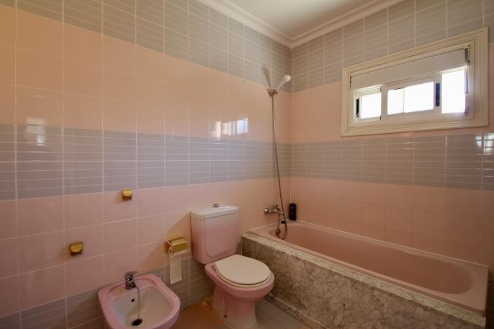 Image No.21-5 Bed Villa / Detached for sale