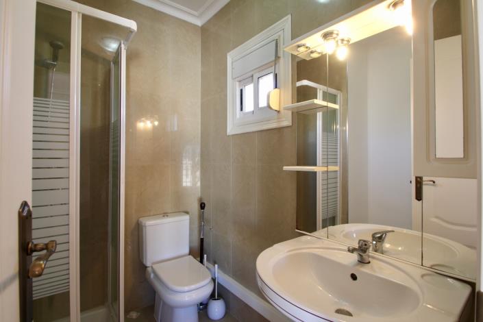 Image No.23-5 Bed Villa / Detached for sale