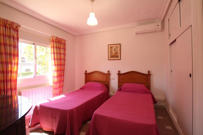 Image No.17-5 Bed Villa / Detached for sale