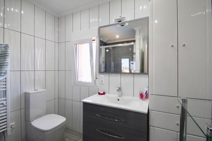 Image No.25-5 Bed Villa / Detached for sale