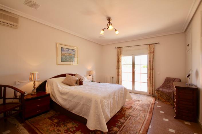 Image No.14-5 Bed Villa / Detached for sale