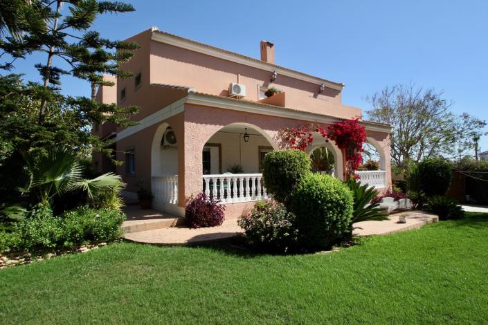 Image No.1-5 Bed Villa / Detached for sale