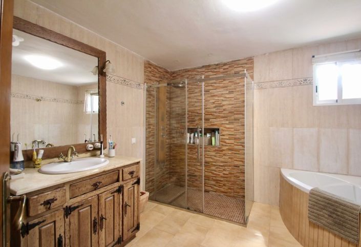 Image No.17-4 Bed Villa for sale