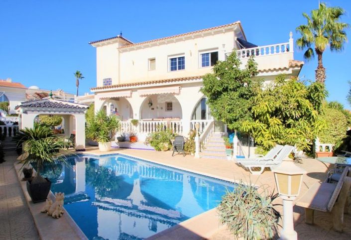 Image No.1-Villa de 6 chambres à vendre à Orihuela Costa