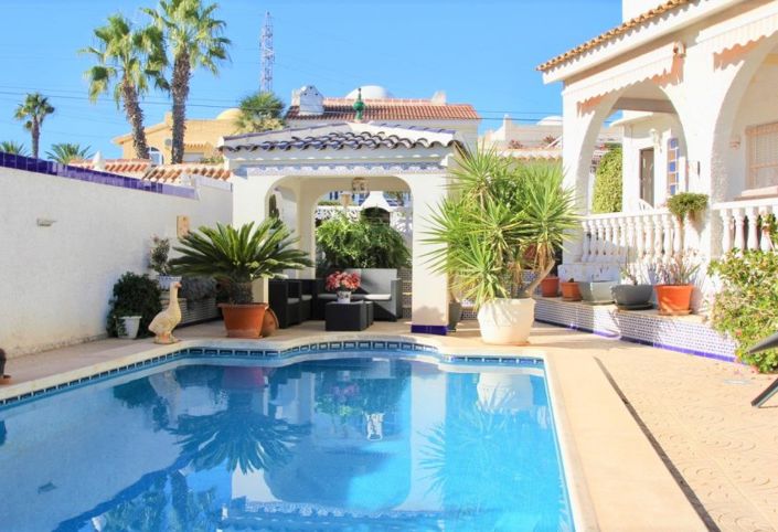 Image No.2-6 Bed Villa for sale