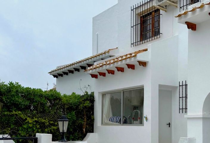 Image No.20-3 Bed Townhouse for sale