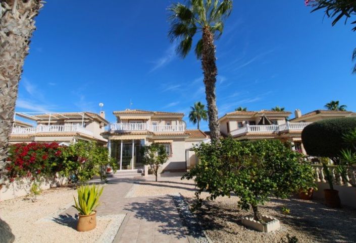 Image No.1-3 Bed Villa for sale