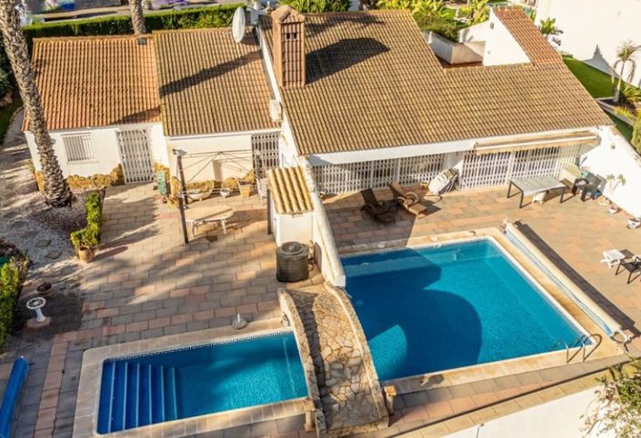 Image No.1-Villa de 4 chambres à vendre à Orihuela Costa