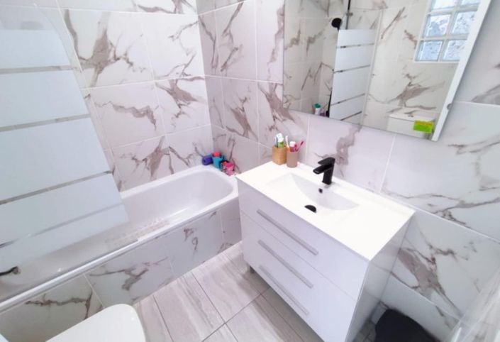 Image No.29-2 Bed Townhouse for sale