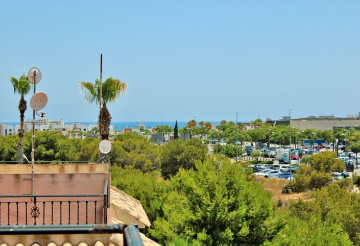 Image No.32-2 Bed Townhouse for sale