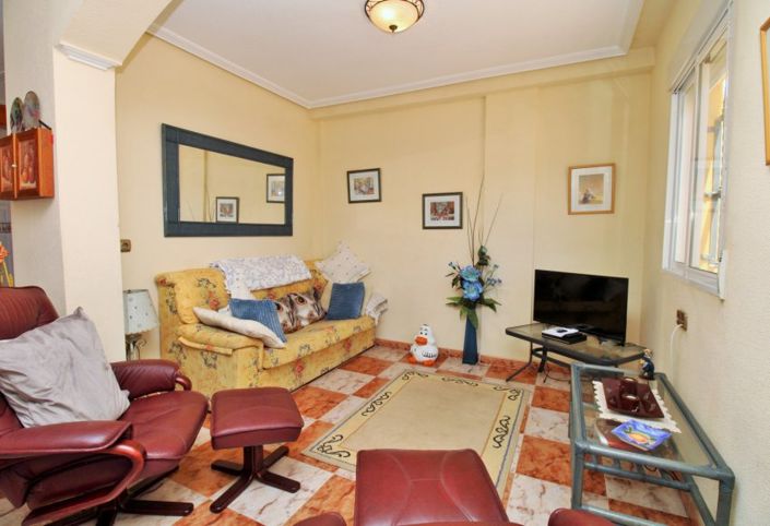 Image No.8-2 Bed Townhouse for sale