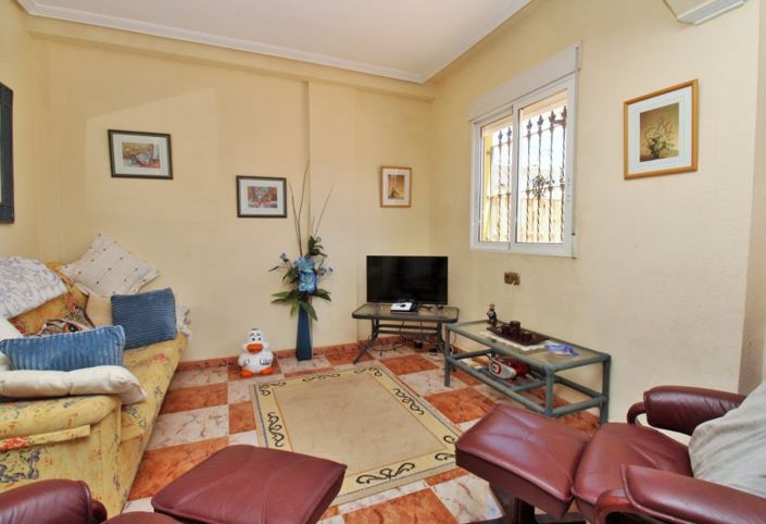 Image No.9-2 Bed Townhouse for sale