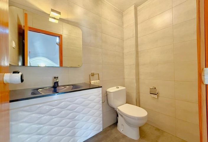 Image No.17-3 Bed Townhouse for sale