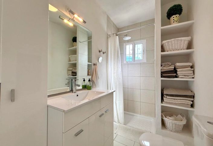 Image No.11-3 Bed Townhouse for sale