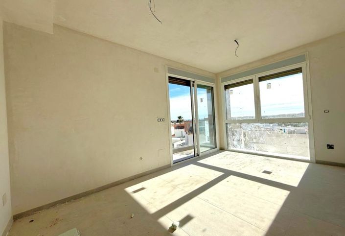 Image No.6-3 Bed Villa for sale