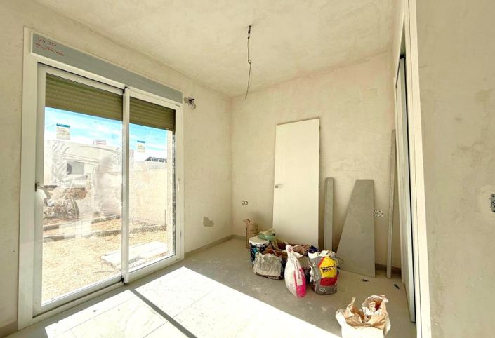 Image No.7-3 Bed Villa for sale